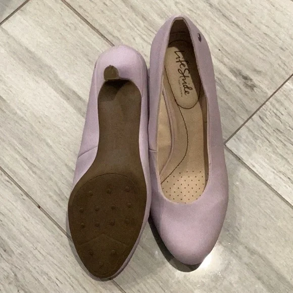 Life Stride Women's Purple Pumps - Picture 2 of 4